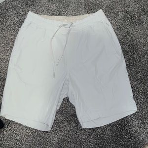 Mens Small Lululemon Bowline 7” Shorts